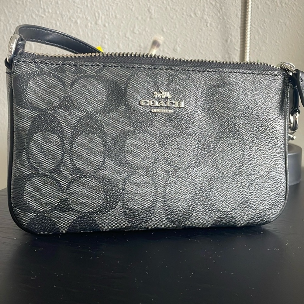 AUTHENTIC COACH PURSE 🎁